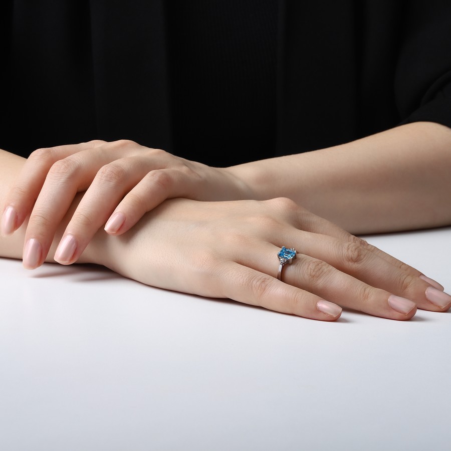 925 Ayar Gümüş Kararmaz Beyaz Altın Kaplama Mavi Taşlı Baget Kesim Tektaş Yüzük